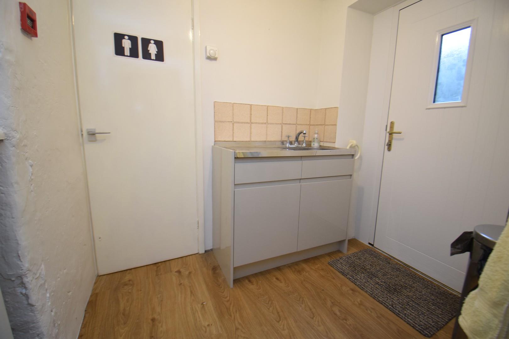 Kitchenette.JPG